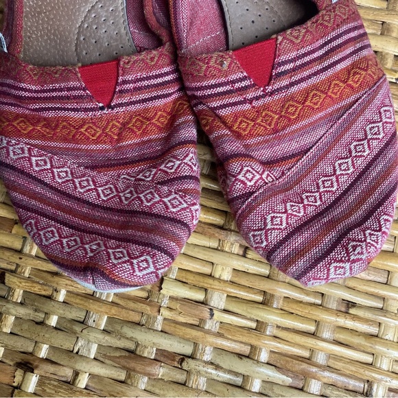 Tom’s Classic Slip On Shoe Flat - Picture 2 of 8